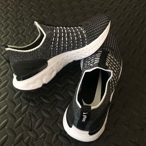 Nike React Phantom Run Flyknit 2 [NEVER WORN]